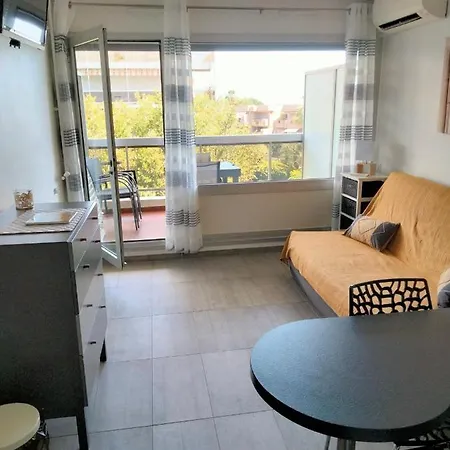 10mm A Pied Des Plages, Olympe Climatise Apartment