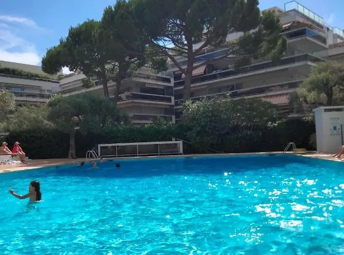 10mm A Pied Des Plages, Olympe Climatise Антиб